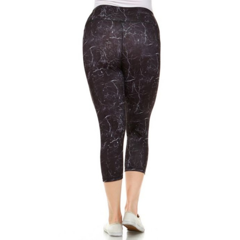 PLUS Black Marble Print Capri Leggings - Picture 4 of 4